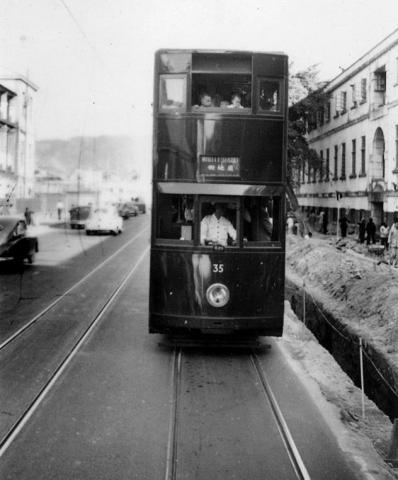 street-scenes-victoria tram.